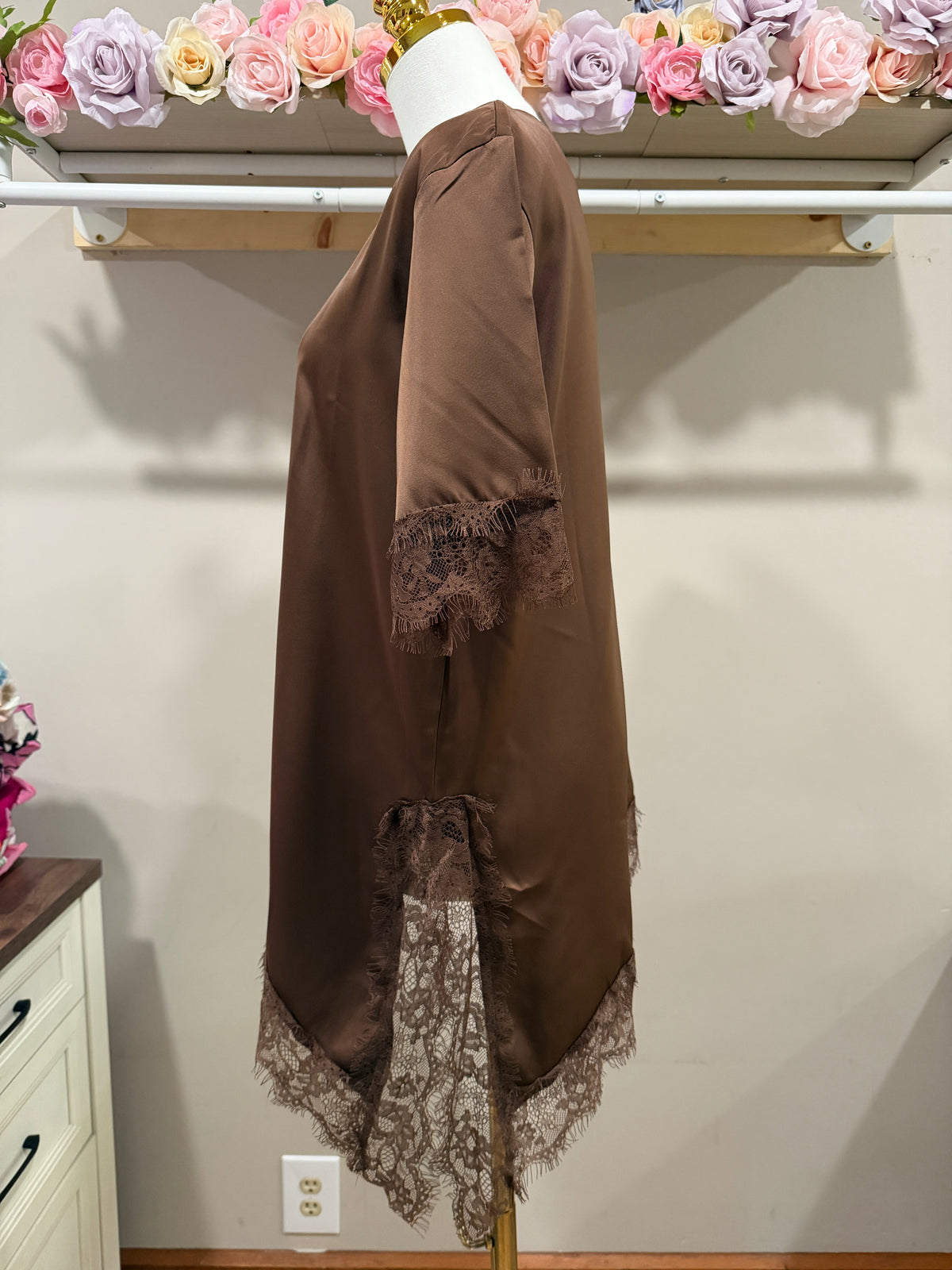 Blusa de satén con encaje