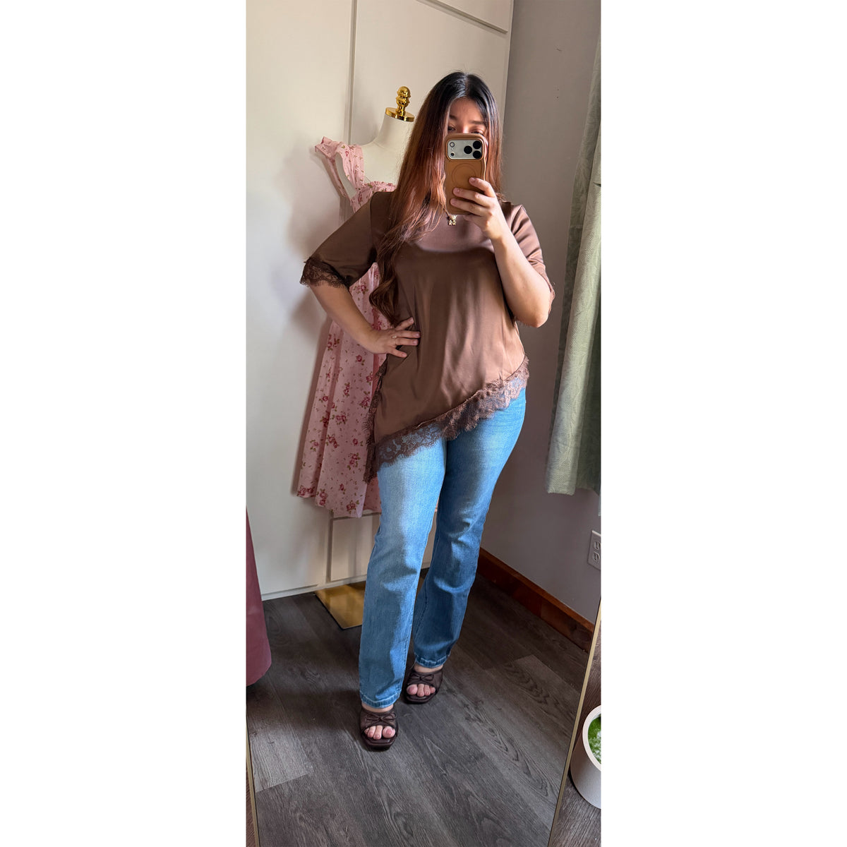 Blusa de satén con encaje